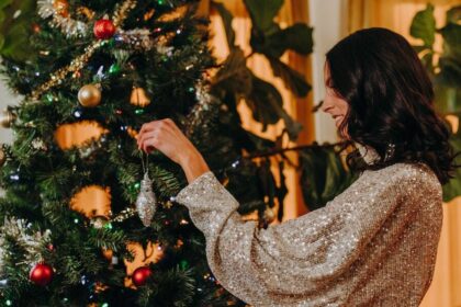 neutral christmas decor