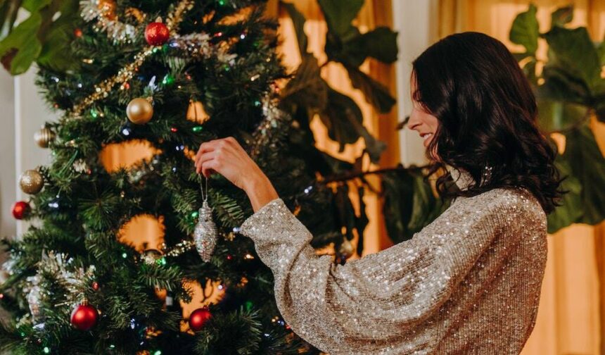 neutral christmas decor